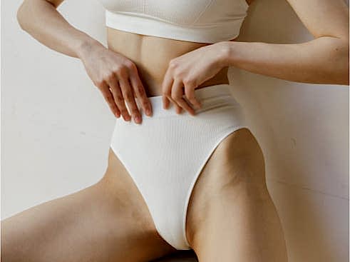 Как делать восковую эпиляцию бикини в домашних условиях